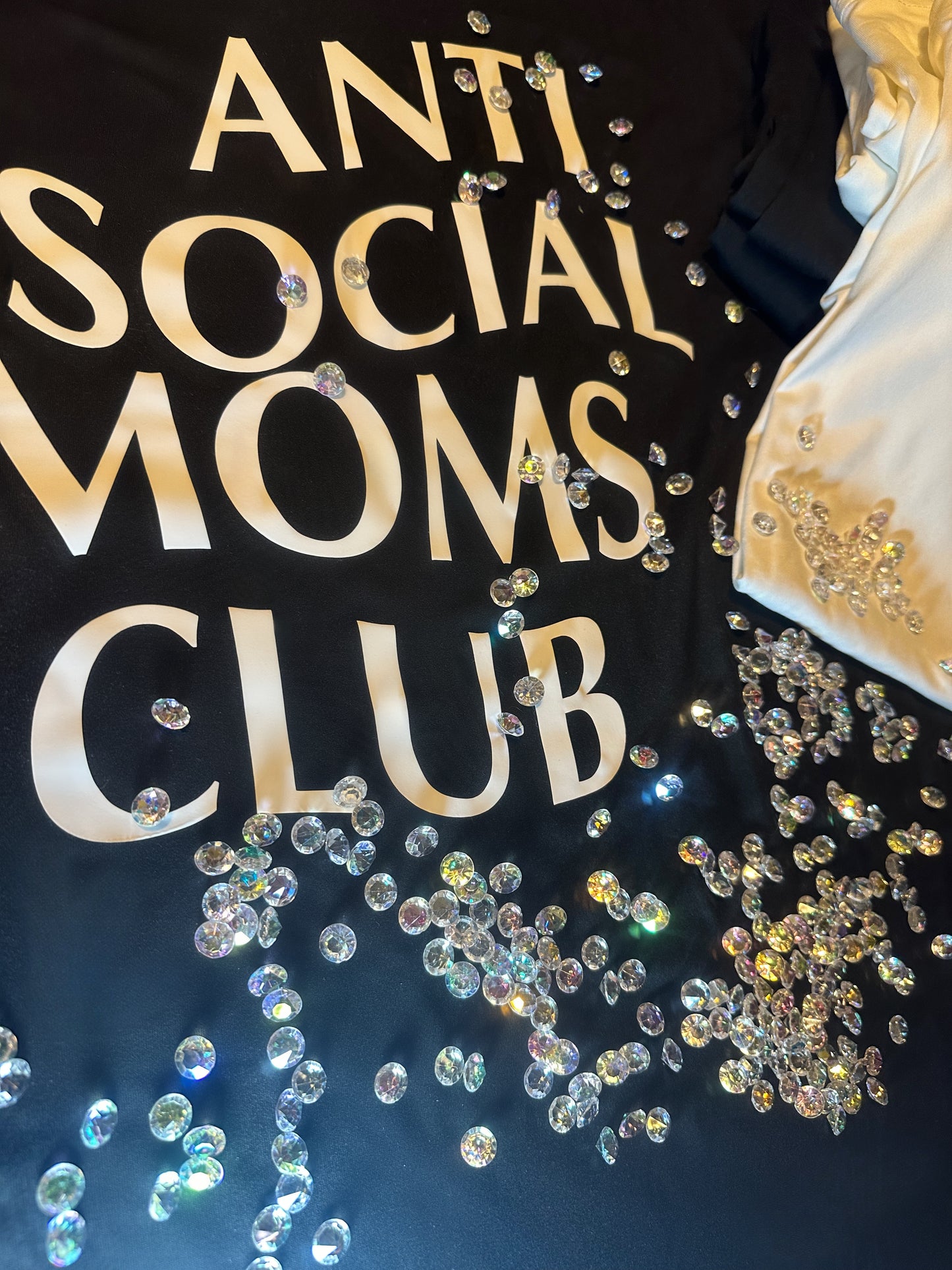 ‘ANTI SOCIAL MOMS CLUB’ tee