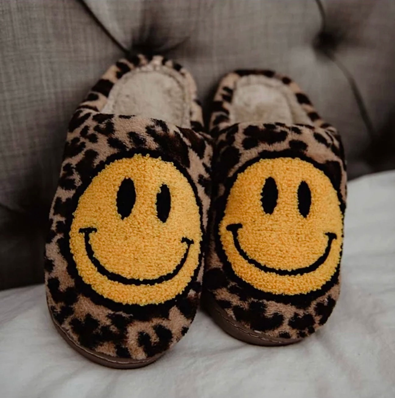 ‘SMILEY’ leopard slippers